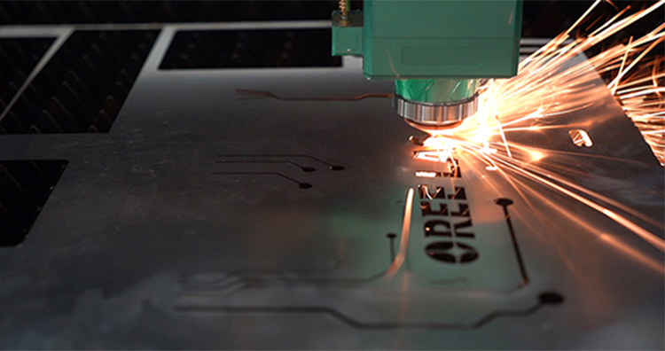 تعمل آلة القطع بالليزر على تمكين تحويل معالجة المعادن والترقية إلى المسار السريع